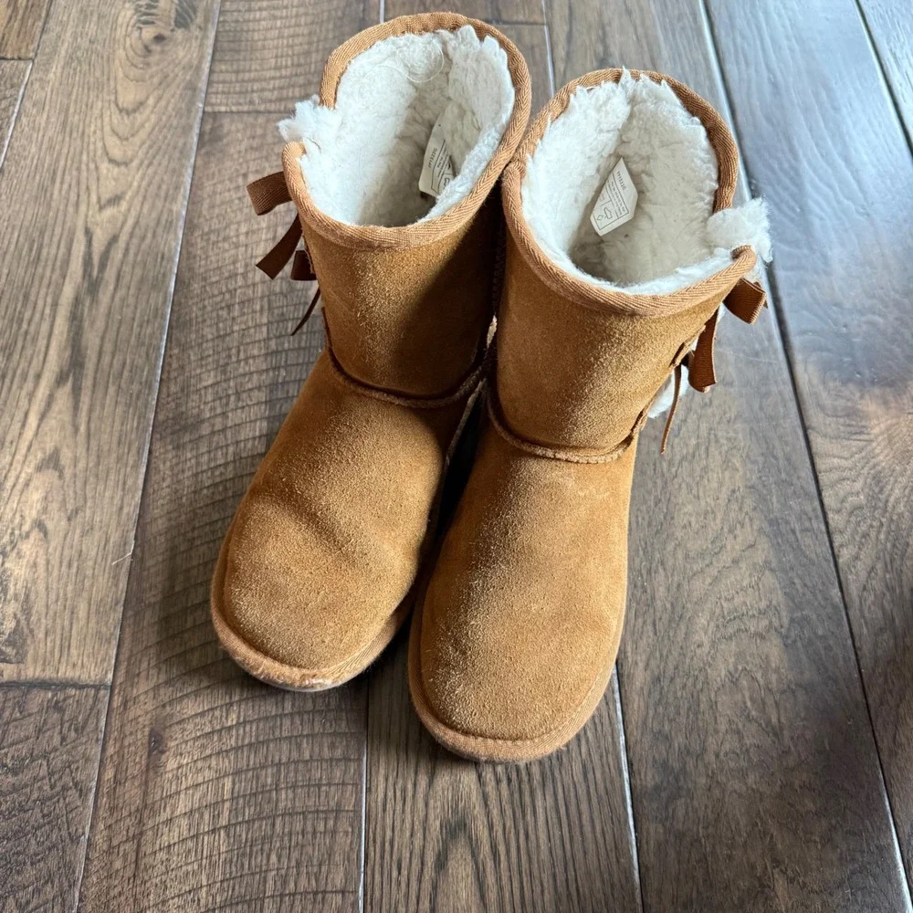 Koolaburra by UGG Victoria Kids Chestnut Suede Bow Boots 1019372 Size 3